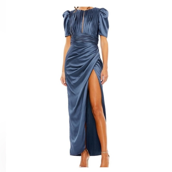 MAC DUGGAL PUFF SLEEVE PLEATED BODICE DRAPED GOWN IN MIDNIGHT BLUE SIZE 14 - Picture 1 of 16